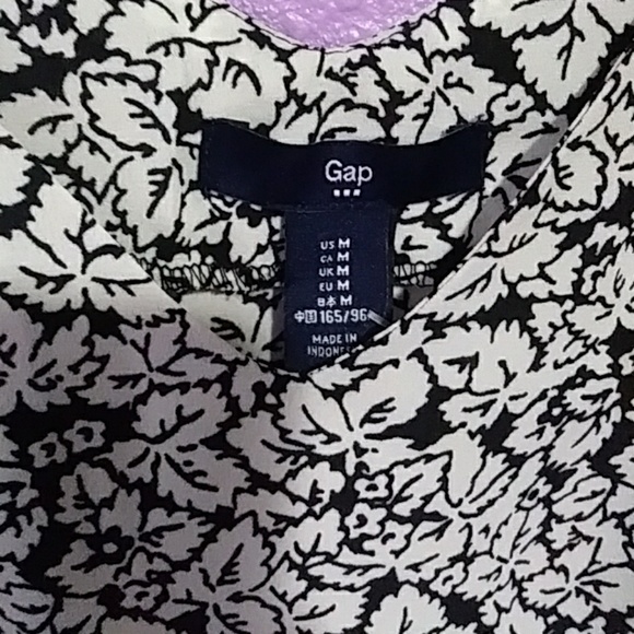 Gap Sleeveless Shirt. - Picture 3 of 3